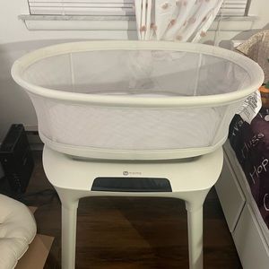 Mamaroo Electric Moving bassinet